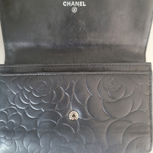 Chanel lamskin wallet with COA - Picture 2 of 13